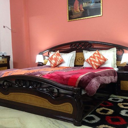Parkash Bed And Breakfast New Delhi Exteriör bild